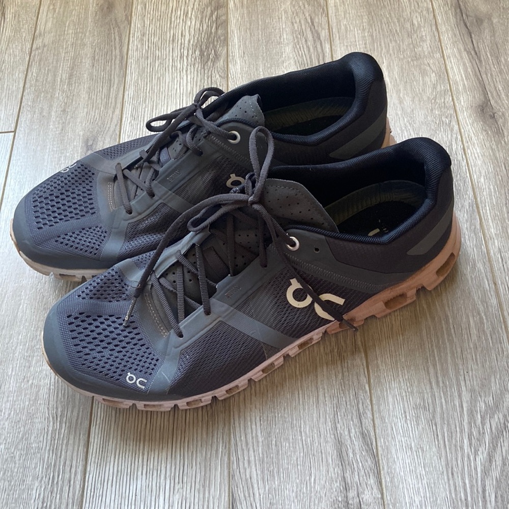 GREY AND PINK WOMENS ON CLOUDS SIZE 11